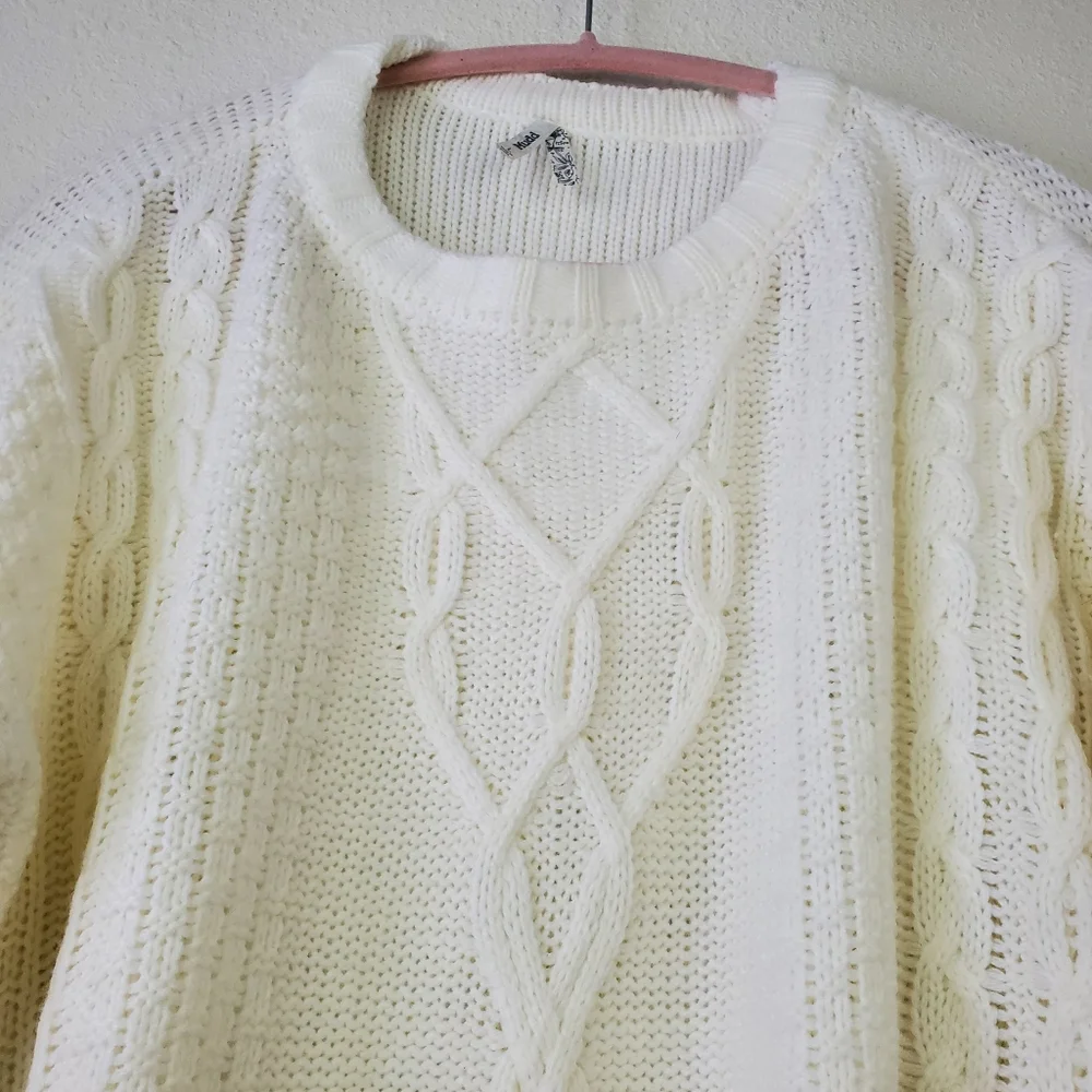 Mudd Cozy White Cable Knit Sweater